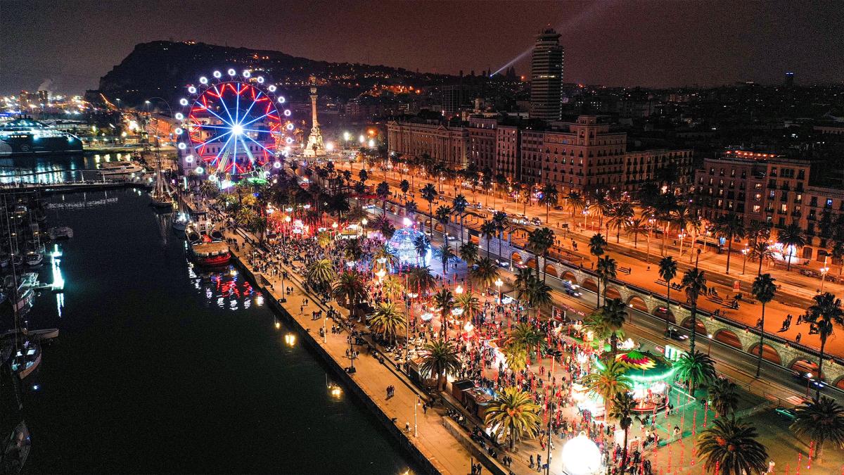 La noria, la pista de hielo y espectáculos en el Port de Barcelona