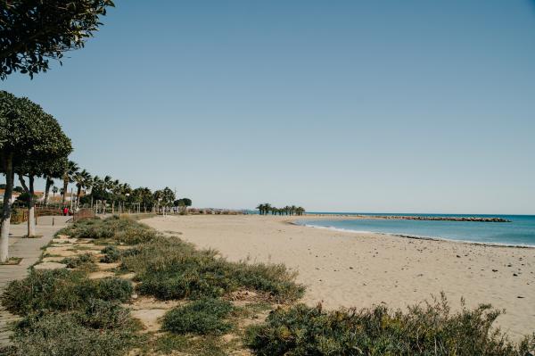 La platja de la Llosa amb nens