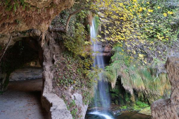 Sant Miquel del Fai en família, una excursió fàcil entre cascades