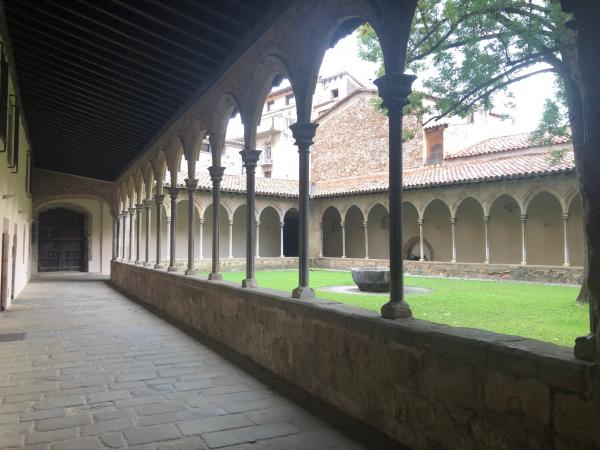 Monestir de Sant Joan de les Abadesses amb nens