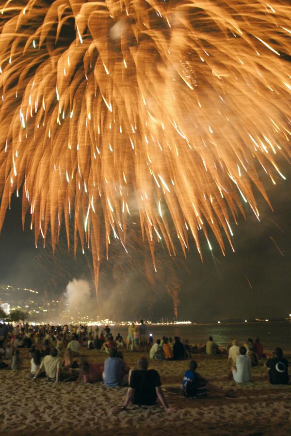 Sant Joan a Roses 2025, revetlla i focs artificials a la platja