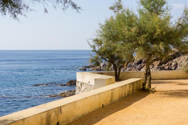 5 camins de ronda fàcils i espectaculars per fer amb nens