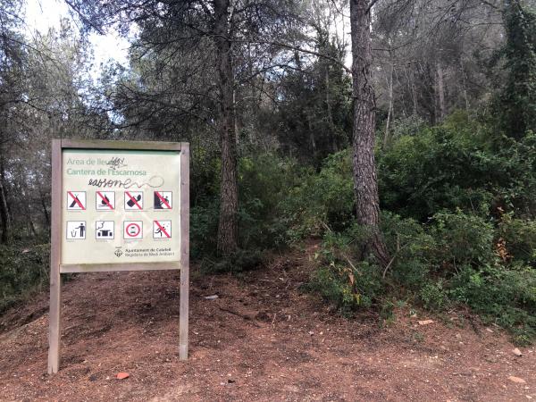 Picnic en la cantera de la Escarnosa | Pícnic en la cantera de l'Escarnosa, Calafell. Foto: ESCAPADAAMBNENS.COM | Pícnic en la cantera de l'Escarnosa, Calafell. Foto: ESCAPADAAMBNENS.COM | Pícnic en la cantera de l'Escarnosa, Calafell. Foto: ESCAPADAAMBNENS.COM