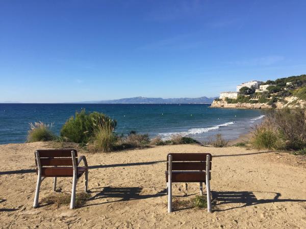 Camino de ronda hasta el faro de Cap Salou Con niños