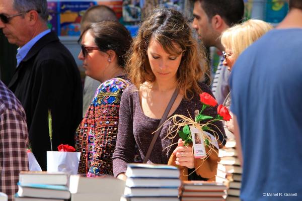 Sant Jordi a Tarragona amb un espai de lectura infantil