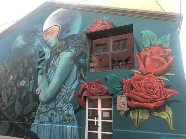 Penelles, un pueblo lleno de murales y grafitis en las paredes