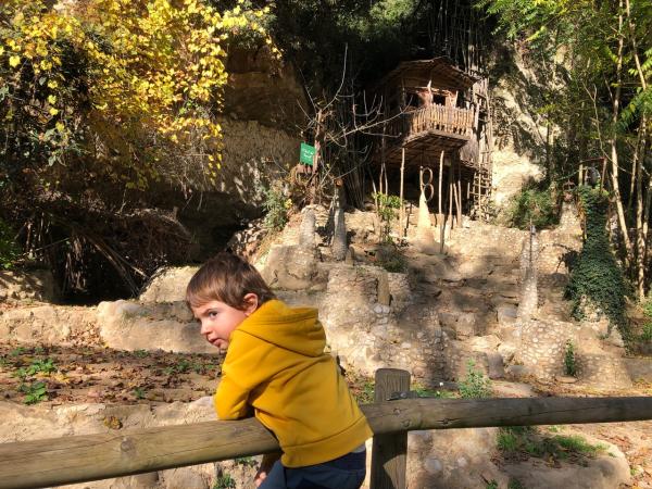 Las Cabanes d'en Garell, conocidas como las Cabanes de l'Argelaguer, un pequeño poblado de madera cerca de Girona