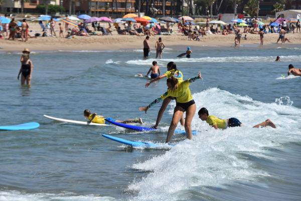 Diverteix-te en família en Torredembarra, con actividades y deportes náuticos