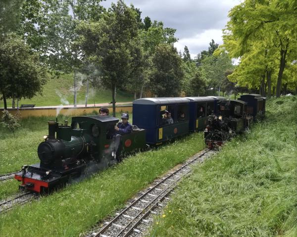 Trenet de Can Rull en el Parque de Catalunya Con niños