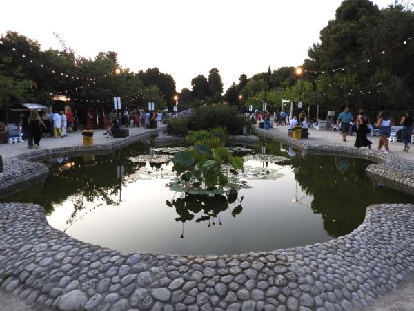 Los Jardines Terramar, un parque noucentista con área de picnic Con niños