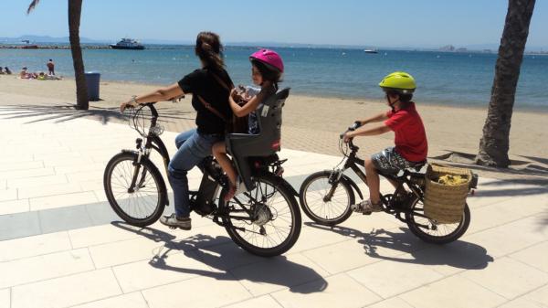 De Roses als Aiguamolls de l'Empordà, en bicicleta elèctrica amb nens