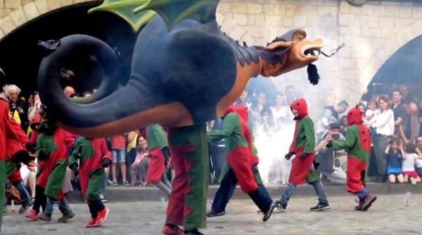 Sant Jordi con niños en Girona