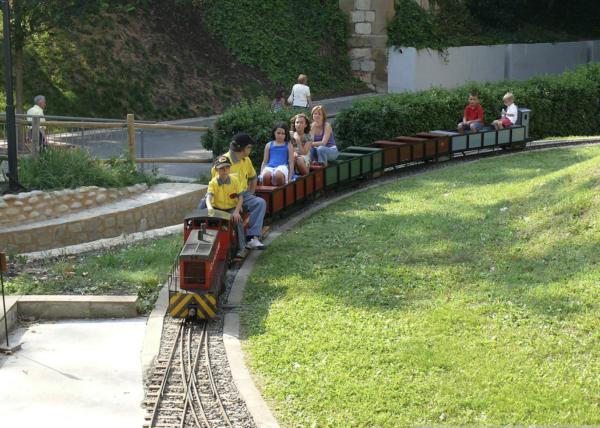 Trenet del Parc de Vallparadís amb nens