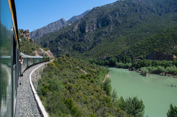 El Tren dels Llacs, en viaje entre lagos. túneles y montañas de Lleida