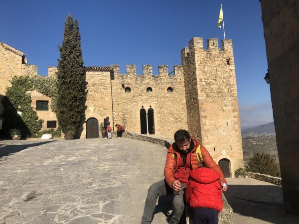 Castell de Montsonís amb nens