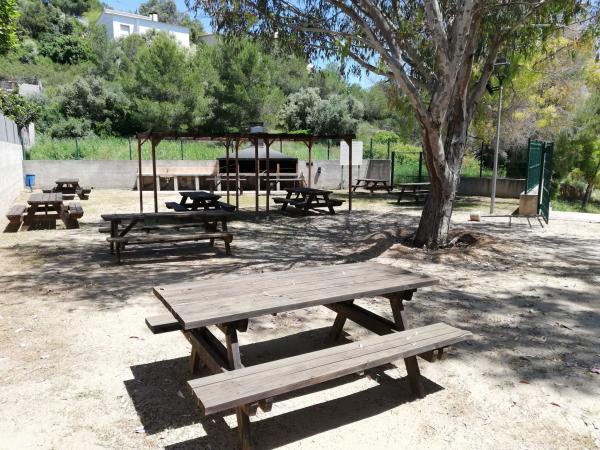 Zona de pícnic Centre Cívic Els Jardins Con niños