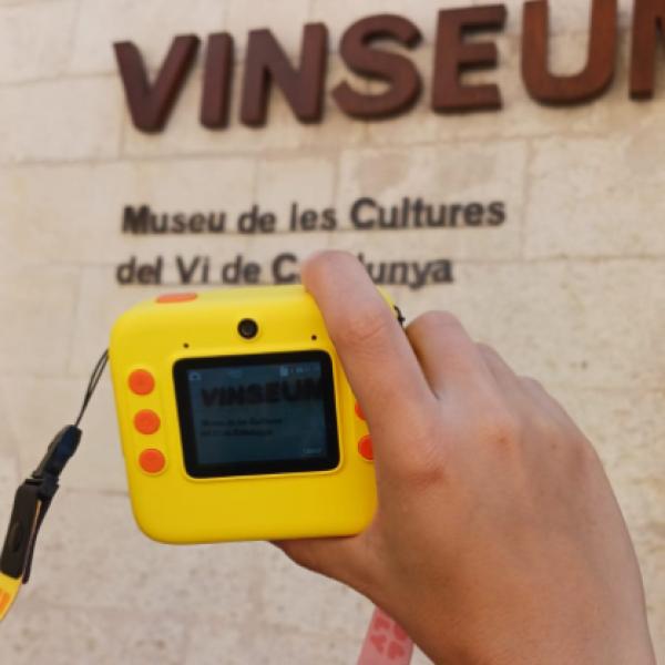 Juguem amb la fotografia al Museu de les Cultures del Vi de Catalunya amb nens
