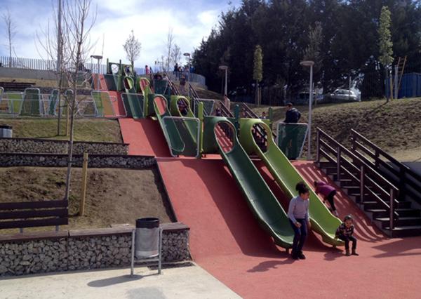 Parc de la Serreta de Rubí amb nens