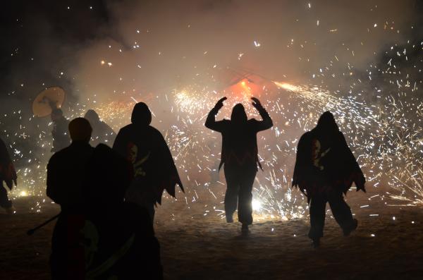 <span>5</span> Pirates, cercaviles, Nit de foc i mercat artesà al costat del mar | piratesicorsarisillesmedes.cat