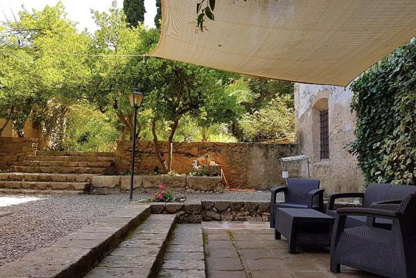 <span>3</span>Con un jardín de 3.000 m2, con piscina, una fuente y una gran zona de barbacoa | ESCAPADAAMBNENS.COM | ESCAPADAAMBNENS.COM | ESCAPADAAMBNENS.COM