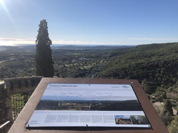 Arte al aire libre | Arte en el aire libre, Vespella de Gaià. Foto: ESCAPADAAMBNENS.COM | Arte en el aire libre, Vespella de Gaià. Foto: ESCAPADAAMBNENS.COM