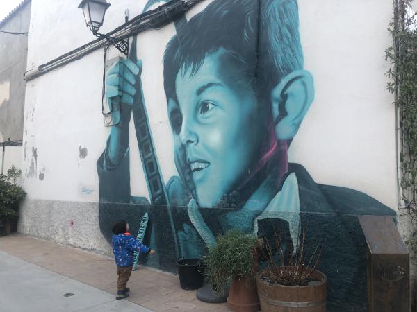 Grafitis i art a les parets amb nens