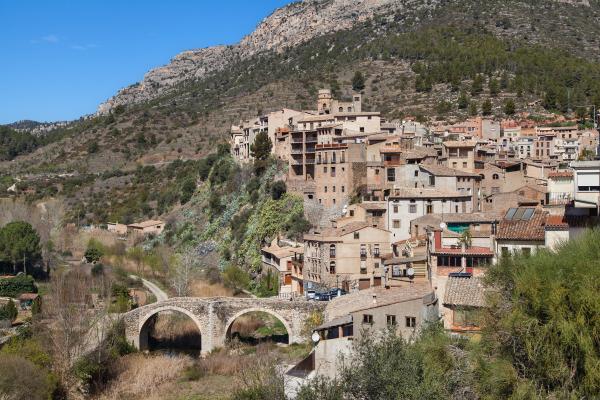 Passeig pel nucli antic de la Vilella Baixa amb nens