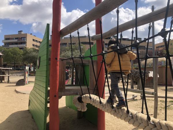 Parque de la plaza de la Fàbrica Nova, en Castellar del Vallès | FOTO: ESCAPADAAMBNENS