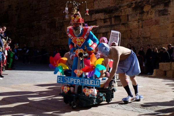 El Carnaval de Tarragona, la rua de l’Artesania i la Baixada del Pajaritu