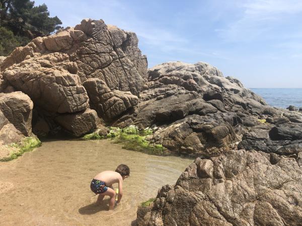 Cala Sant Francesc, una playa con muchos servicios Con niños