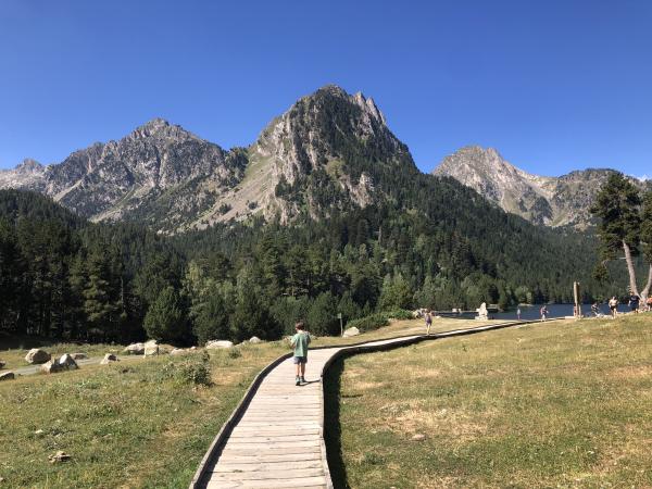 L'Estany de Sant Maurici y el mirador, uno de los más bonitos del Parque Nacional de Aigüestortes