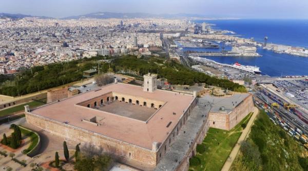 Castillo de Montjuïc con niños