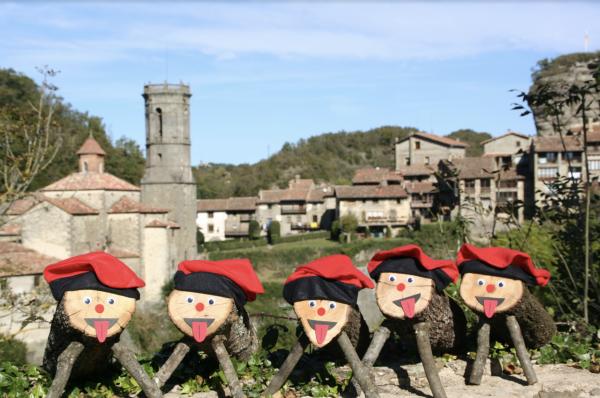 Caçations: anem a buscar el tió de Nadal al bosc | caçations.cat