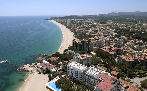 La Playa Grande de Playa de Aro, una de las playas familiares de la Costa Brava | Foto: Lluís Català