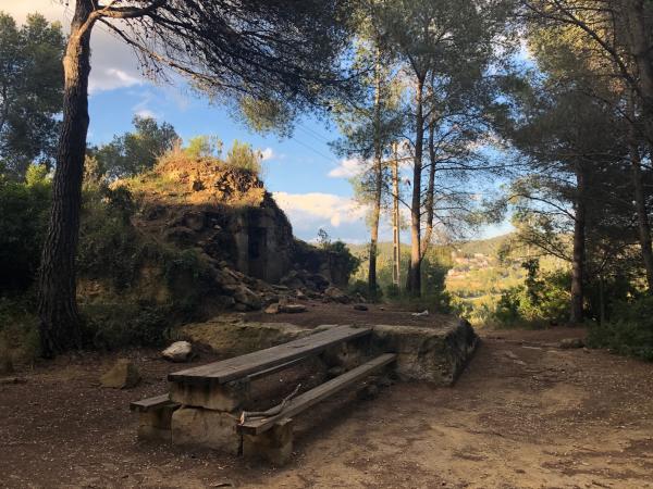 Picnic en la cantera de la Escarnosa | Pícnic en la cantera de l'Escarnosa, Calafell. Foto: ESCAPADAAMBNENS.COM