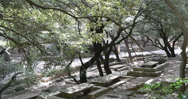 Àrea recreativa de l'ermita de Sant Roc amb nens