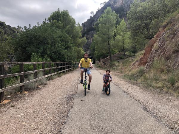 La Fontcalda: ruta en bici per la Via Verda i bany al riu Canaletes