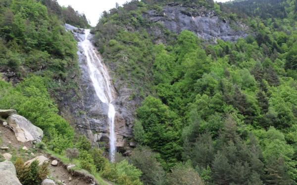 La Cascada del Salto a Senet de Barravés, un salt d'aigua de 120 metres, a l'Alta Ribagorça | altaribagorça.cat