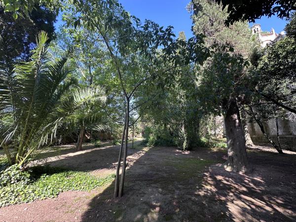 <span>3</span>Con un jardín de 3.000 m2, con piscina, una fuente y una gran zona de barbacoa | ESCAPADAAMBNENS.COM