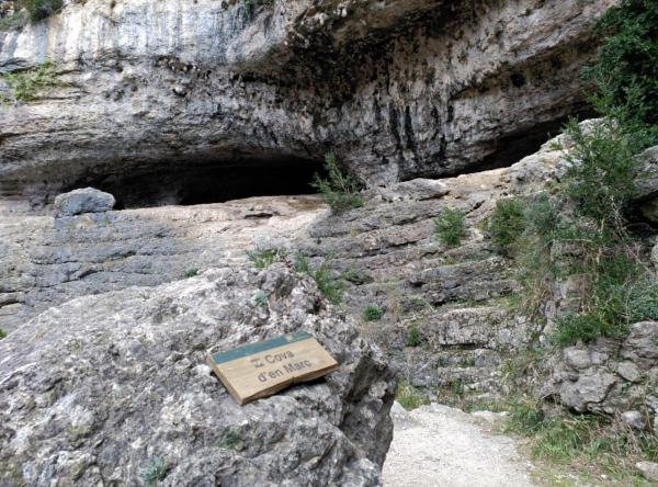 El Forat de la Vella y la Cova d'en Marc, dos excursiones dentro del Parque Natural de Els Ports | wikiloc