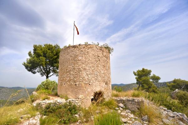 Excursió al Castell Vell d'Olivella amb nens