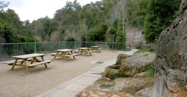 La Balma de l'Andaló i les Fonts de Rellinars amb nens