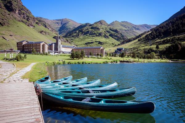 Paseo en barca por el lago de la Vall de Núria y zona de pícnic