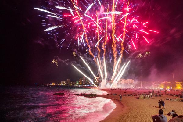 Gran Castell de focs artificials i revetlla de Sant Joan a Platja d'Aro, a la Costa Brava