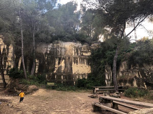 Pícnic a la pedrera de l'Escarnosa amb nens