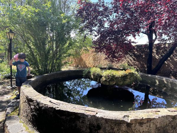 <span>3</span>Con un jardín de 3.000 m2, con piscina, una fuente y una gran zona de barbacoa | ESCAPADAAMBNENS.COM | ESCAPADAAMBNENS.COM | ESCAPADAAMBNENS.COM
