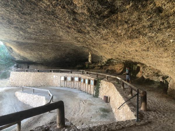 Cuevas para explorar en familia en el Priorat