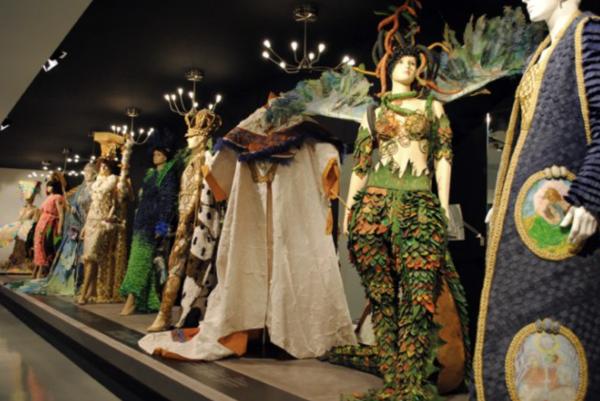 Museo de los vestidos de papel de Mollerussa