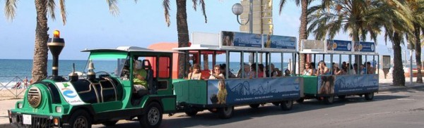 Trenet turístic de Cambrils amb nens