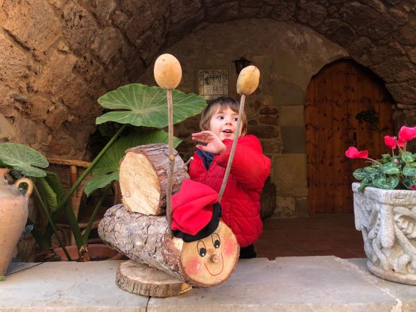 La Fiesta del Tió de Mura, una escapada familiar llena de tions disfrazados